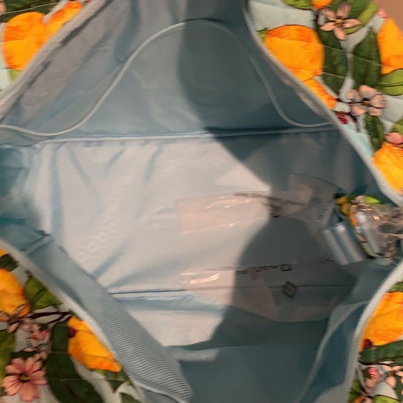‼️holiday sale-FIRM‼️ NWT vera bradley grand traveler duffel bag lemon grove - Picture 7 of 10